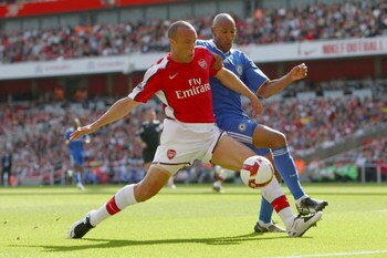 LONDON - MAY 10:  Mikael Silvestre of Arsenal and Nicolas Anelka of Chelsea battle for the ball during the Barclays Premier League match between Arsenal and Chelsea at the Emirates Stadium on May 10, 2009 in London, England.  (Photo by Jamie McDonald/Gett