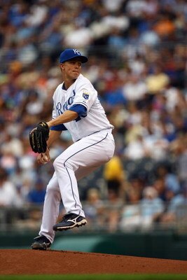 KANSAS CITY, MO - JUNE 17:  Zack Greinke #23 of the Kansas City Royals pitches against the Arizona Diamondbacks during the game on June 17, 2009 at Kauffman Stadium in Kansas City, Missouri. (Photo by Jamie Squire/Getty Images)