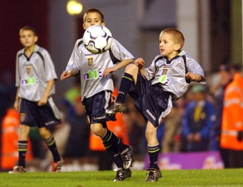 9 Dec 2001:  The children of Paul Merson of Aston Villa play on the pitch in their role as team mascots before the FA Barclaycard Premiership match between Arsenal and Aston Villa at Highbury, London. DIGITAL IMAGE   Mandatory Credit: Shaun Botterill/ALLS