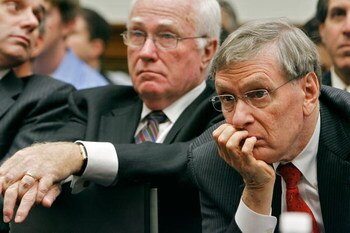 WASHINGTON - JANUARY 15:  Major League Baseball Commissioner Bud Selig (R) listens to testimony during a hearing of the U.S. House Oversight and Government Reform Committee on the illegal use of sterioids in baseball as listens January 15, 2008 in Washing