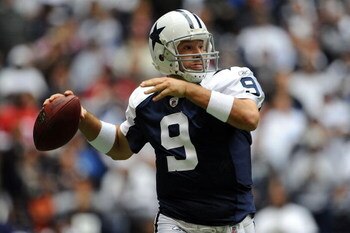 IRVING, TX - NOVEMBER 23:  Quarterback Tony Romo #9 of the Dallas Cowboys drops back to pass against the San Francisco 49ers at Texas Stadium on November 23, 2008 in Irving, Texas.  (Photo by Ronald Martinez/Getty Images)