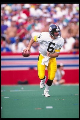 8 Sep 1991:  Quarterback Bubby Brister of the Pittsburgh Steelers moves the ball during a game against the Buffalo Bills at Rich Stadium in Orchard Park, New York.  The Bills won the game, 52-34. Mandatory Credit: Rick Stewart  /Allsport