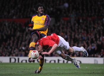 MANCHESTER, UNITED KINGDOM - APRIL 29:   Nemanja Vidic of Manchester United dives to block the shot of Emmanuel Adebayor of Arsenal during the UEFA Champions League Semi Final First Leg match between Manchester United and Arsenal at Old Trafford on April 