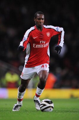 LONDON - NOVEMBER 11:  Gavin Hoyte of Arsenal runs with the ball during the Carling Cup fourth round match between Arsenal and Wigan Athletic at the Emirates Stadium on November 11, 2008 in London, England.  (Photo by Shaun Botterill/Getty Images)