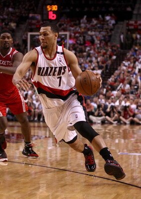 PORTLAND, OR - APRIL 21:  Brandon Roy #7 of the Portland Trail Blazers drives against the Houston Rockets during Game 2 of the Western Conference Quarterfinals of the NBA Playoffs on April 21, 2009 at the Rose Garden in Portland, Oregon. NOTE TO USER: Use