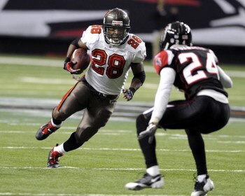ATLANTA - DECEMBER 14: Running back Warrick Dunn #28 of the Tampa Bay Buccaneers rushes upfield against the Atlanta Falcons at the Georgia Dome on December 14, 2008 in Atlanta, Georgia.  (Photo by Al Messerschmidt/Getty Images)