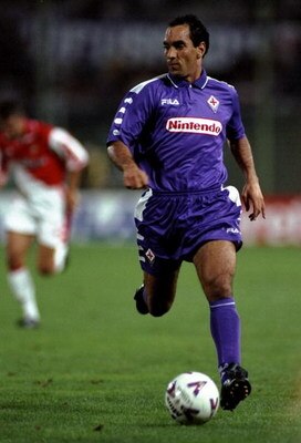 Sep 1998  Edmundo of Fiorentina in action during a Pre-Season match against Lazio played at the Stadio Communale in Florence, Italy. \ Mandatory Credit: Allsport UK /Allsport