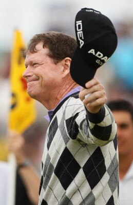 TURNBERRY, SCOTLAND - JULY 16:  Tom Watson of USA waves his cap to the gallery after a five-under par 65 during round one of the 138th Open Championship on the Ailsa Course, Turnberry Golf Club on July 16, 2009 in Turnberry, Scotland.  (Photo by Warren Li