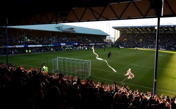 PORTSMOUTH, UNITED KINGDOM - JANUARY 24:  Swansea fans cheer as the teams enter the pitch during the FA Cup sponsored by E.ON 4th Round match between Portsmouth and Swansea City at Fratton Park on January 24, 2009 in Portsmouth, England.  (Photo by Richar