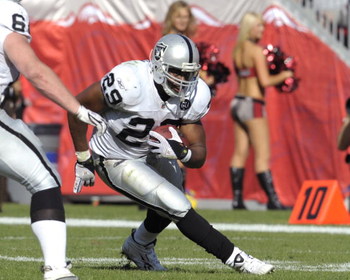 TAMPA, FL - DECEMBER 28: Running back Michael Bush #29 of the Oakland Raiders rushes upfield against the Tampa Bay Buccaneers at Raymond James Stadium on December 28, 2008 in Tampa, Florida. (Photo by Al Messerschmidt/Getty Images)