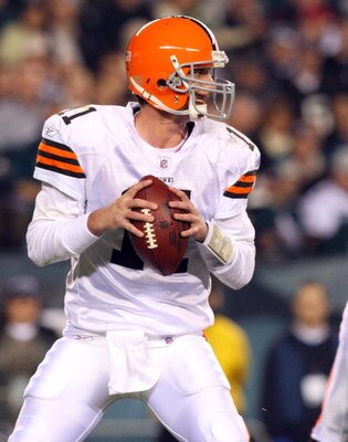 PHILADELPHIA - DECEMBER 15:  Quarterback Ken Dorsey #11 of the Cleveland Browns looks to pass against the Philadelphia Eagles on December 15, 2008 at Lincoln Financial Field in Philadelphia, Pennsylvania.  (Photo by Jim McIsaac/Getty Images)