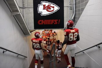 KANSAS CITY, MO - NOVEMBER 16:  Tony Gonzalez #88 and Dwayne Bowe #82 of the Kansas City Chiefs follow teammates through the tunnel prior to a game against the New Orleans Saints on November 16, 2008 at Arrowhead Stadium in Kansas City, Missouri.  (Photo 