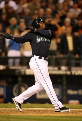 SEATTLE - MAY 22:  Ken Griffey Jr. of the Seattle Mariners bats during the game against the San Francisco Giants on May 22, 2009 in Seattle, Washington. The Mariners defeated the Giants 2-1 in twelve innings. (Photo by Otto Greule Jr/Getty Images)