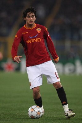 ROME - APRIL 01:  Alberto Aquilani of AS Roma in action during the UEFA Champions League Quarter Final, first leg match between AS Roma and Manchester United at the Olympic Stadium on April 1, 2008 in Rome, Italy. (Photo by Laurence Griffiths/Getty Images