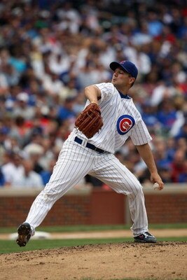 CHICAGO - MAY 29:  Ted Lilly #30 of the Chicago Cubs pitches against the Los Angeles Dodgers during the game on May 29, 2009 at Wrigley Field in Chicago, Illinois. (Photo by Jonathan Daniel/Getty Images) 