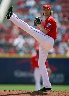 CINCINNATI - APRIL 09:  Bronson Arroyo #61 of the Cincinnati Reds throws a pitch during the game against the New York Mets at Great American Ball Park on April 9, 2009 in Cincinnati, Ohio.  (Photo by Andy Lyons/Getty Images)