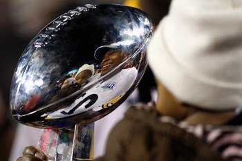 TAMPA, FL - FEBRUARY 01:  Mewelde Moore #21 of the Pittsburgh Steelers celebrates with the Vince Lombardi trophy after they won 27-23 the Arizona Cardinals during Super Bowl XLIII on February 1, 2009 at Raymond James Stadium in Tampa, Florida.  (Photo by 