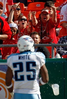 KANSAS CITY, MO - OCTOBER 19:  Kansas City Chiefs fans boo and throw a cup at LenDale White #25 of the Tennessee Titans after White rushed for an 80-yard touchdown during the fourth quarter of the game against the Kansas City Chiefs on October 19, 2008 at