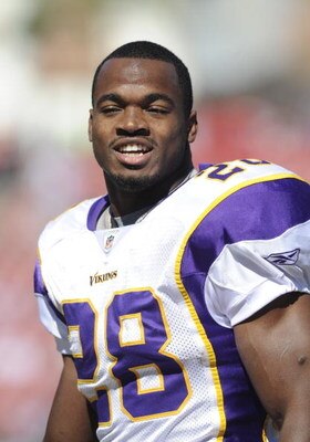 TAMPA, FL - NOVEMBER 16: Running back Adrian Peterson #28 of the Minnesota Vikings warms up for play against the Tampa Bay Buccaneers at Raymond James Stadium on November 16, 2008 in Tampa, Florida.  (Photo by Al Messerschmidt/Getty Images) 