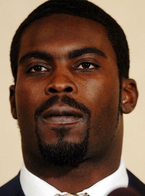 RICHMOND, VA - AUGUST 27:  Atlanta Falcons quarterback Michael Vick makes a statement to reporters at the Omni Richmond Hotel after agreeing to a guilty plea on charges stemming from his involvement in a dogfighting ring August 27, 2007, in Richmond, Virg