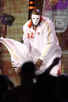 PHOENIX - FEBRUARY 15: Shaquille O'Neal of the Western Conference team dances during the 58th NBA All-Star Game, part of 2009 NBA All-Star Weekend at US Airways Center on February 15, 2009 in Phoenix, Arizona. (Photo by Jason Merritt/Getty Images)