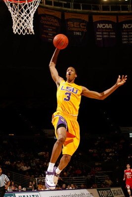 BATON ROUGE, LA - NOVEMBER 28:  Anthony Randolph #3 of the Louisiana State University Tigers dunks the ball against the Nicholls State Colonels on November 28, 2007 at the Pete Maravich Assembly Center in Baton Rouge, Louisiana.  (Photo by Chris Graythen/
