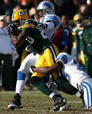 GREEN BAY, WI - DECEMBER 28: Donald Driver #80 of the Green Bay Packers breaks away from Detroit Lion defenders on December 28, 2008 at Lambeau Field in Green Bay, Wisconsin. The Packers defeated the Lions 31-21. (Photo by Jonathan Daniel/GettyImages)