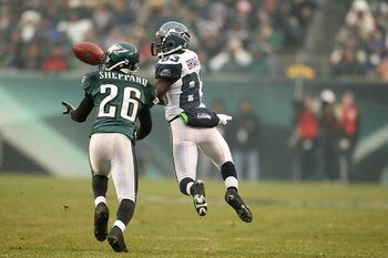 PHILADELPHIA - DECEMBER 2:  Lito Sheppard #26 of the Philadelphia Eagles attempts to catch the ball during the NFL game against the Seattle Seahawks at the Lincoln Financial Field on December 2, 2007 in Philadelphia, Pennsylvania. (Photo by Al Bello/Getty