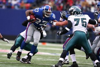 EAST RUTHERFORD, NJ - DECEMBER 07:  Brandon Jacobs #27 of the New York Giants runs the ball against Juqua Parker #75 of the Philadelphia Eagles during their game on December 7, 2008 at Giants Stadium in East Rutherford, New Jersey.  (Photo by Al Bello/Get