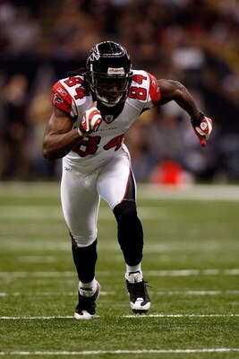 NEW ORLEANS - DECEMBER 07:  Roddy White #84 of the Atlanta Falcons runs downfield against the New Orleans Saints on December 7, 2008 at the Superdome in New Orleans, Louisiana.  (Photo by Chris Graythen/Getty Images)