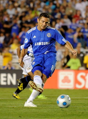PASADENA, CA - JULY 21: Frank Lampard #8 of Chelsea FC converts the penalty kick for a goal in the second half against Inter Milan during their World Football Challenge at the Rose Bowl on July 21, 2009 in Pasadena, California. (Photo by Toby Canham/Get