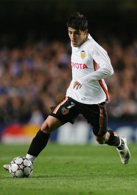 LONDON - APRIL 04:  David Villa of Valencia runs with the ball during the UEFA Champions League quarter final, first leg match between Chelsea and Valencia at Stamford Bridge on April 4, 2007 in London, England.  (Photo by Richard Heathcote/Getty Images)
