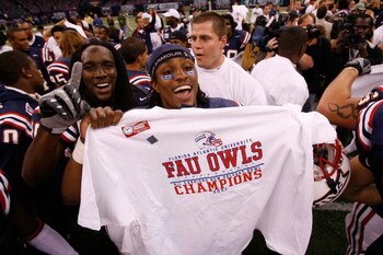 NEW ORLEANS - DECEMBER 21:  Members of the Florida Atlantic University Owls celebrate after defeating the Memphis University Tigers 44-27 in the New Orleans Bowl on December 21, 2007 at the Louisiana Superdome in New Orleans, Louisiana.  (Photo by Chris G