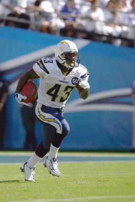 SAN DIEGO, CA - SEPTEMBER 7: Clinton Hart #43 of the San Diego Chargers carries the ball during the game against the Carolina Panthers at Qualcomm Stadium on September 7, 2008 in San Diego, California. (Photo by: Jeff Gross/Getty Images)