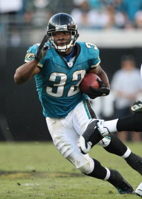 JACKSONVILLE, FL - OCTOBER 26:  Maurice Jones-Drew #32 of the Jacksonville Jaguars runs for yardage in a game against the Cleveland Browns at Jacksonville Muncipal Stadium on October 26, 2008 in Jacksonville, Florida.  (Photo by Sam Greenwood/Getty Images