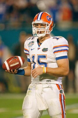 MIAMI - JANUARY 08:  Quarterback Tim Tebow #15 of the Florida Gators looks to the sidelines against the Oklahoma Sooners during the FedEx BCS National Championship Game at Dolphin Stadium on January 8, 2009 in Miami, Florida.  (Photo by Eliot J. Schechter