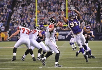 MINNEAPOLIS - DECEMBER 21:  Ray Edwards #91 of the Minnesota Vikings rushes quarterback Matt Ryan #2 of the Atlanta Falcons during an NFL game at the Hubert H. Humphrey Metrodome, on December 21, 2008 in Minneapolis, Minnesota.  (Photo by Tom Dahlin/Getty