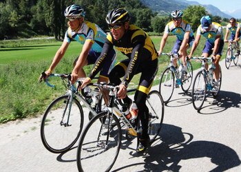 SION, SWITZERLAND - JULY 20:  Lance Armstrong of the USA and Astana trains with his team on the second rest day of the 2009 Tour de France on July 20, 2009 in Sion, Switzerland.  (Photo by Bryn Lennon/Getty Images)