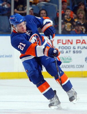 UNIONDALE, NY - APRIL 12:  Kyle Okposo #21 of the New York Islanders skates against the the Boston Bruins on April 12, 2009 at Nassau Coliseum in Uniondale, New York. The Bruins won the game 6-2.  (Photo by Jim McIsaac/Getty Images)