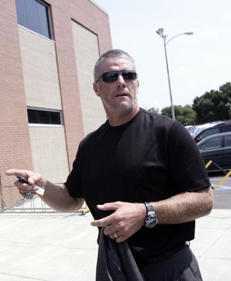 HATTIESBURG, MS - JULY 11: Former NFL quarterback Brett Favre arrives for a funeral service for former NFL quarterback Steve McNair on July 11, 2009 in Hattiesburg, Mississippi. (Photo by Dave Martin/Getty Images)