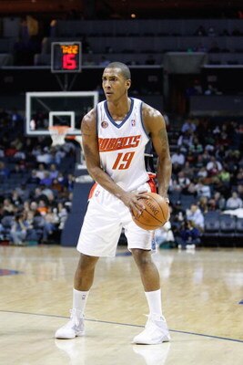 CHARLOTTE, NC - MARCH 3:  Raja Bell #19 of the Charlotte Bobcats looks to move the ball against the Chicago Bulls during their game at Time Warner Cable Arena on March 3, 2009 in Charlotte, North Carolina.  NOTE TO USER: User expressly acknowledges and ag