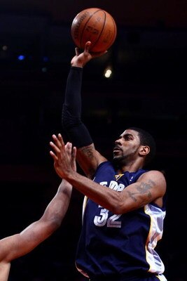 NEW YORK - JANUARY 23:  O.J. Mayo #32 of the Memphis Grizzlies goes up for a shot during the game against the New York Knicks at Madison Square Garden January 23, 2009 in New York City. NOTE TO USER: User expressly acknowledges and agrees that, by downloa
