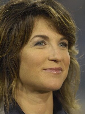JACKSONVILLE, FL - OCTOBER 22: ESPN's Suzy Kolber checks the sidelines as the Jacksonville Jaguars host the Indianapolis Colts at the Jacksonville Municipal Stadium on October 22, 2007 in Jacksonville, Florida.  The Colts won 29 - 7. (Photo by Al Messersc