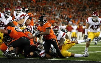 CORVALIS, OR - SEPTEMBER 25:  Jacquizz Rodgers #1 of the Oregon State Beavers scores a touchdown against the Southern California Trojans at Reser Stadium on September 25, 2008 in Corvalis, Oregon.  (Photo by Jonathan Ferrey/Getty Images)