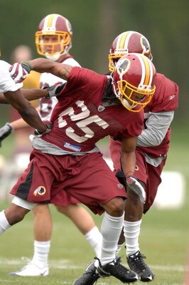 ASHBURN, VA - MAY 1:  Kevin Barnes #25, the Washington Redskins thrid round draft pick, runs through drills during minicamp on May 1, 2009 at Redskins Park in Ashurn, Virginia.   (Photo by Mitchell Layton/Getty Images)