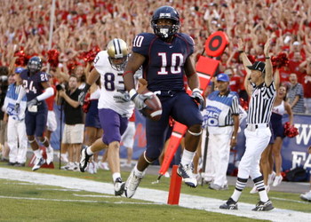 TUCSON, AZ - OCTOBER 04: Mike Thomas #10 of the Arizona Wildcats scores a touchdown on a second quarter punt return in front of Walt Winter #83 of the Washington Huskies on October 4, 2008 at Arizona Stadium in Tucson, Arizona. (Photo by Gregory Shamus/