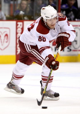 GLENDALE, AZ - APRIL 02:  Peter Mueller #88 of the Phoenix Coyotes passes the puck during the NHL game against the Los Angeles Kings at Jobing.com Arena on April 2, 2009 in Glendale, Arizona. The Coyotes defeated the Kings 2-1.  (Photo by Christian Peters