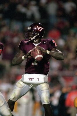 12 Oct 2000:  Michael Vick #7 of the Virginia Tech Hokies lines up a pass during the game against the West Virginia Volunteers in Blacksburg, Virginia. The Hokies defeated the Volunteers 48-20.Mandatory Credit: Scott Halleran  /Allsport