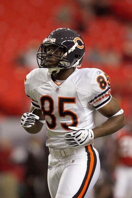 ATLANTA - OCTOBER 12:  Earl Bennett #85 of the Chicago Bears warms up before the game against the Atlanta Falcons at the Georgia Dome on October 12, 2008 in Atlanta, Georgia.  (Photo by Kevin C. Cox/Getty Images)