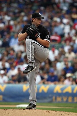 CHICAGO - JUNE 18:  Gavin Floyd #34 of the Chicago White Sox pitches against the Chicago Cubs during the game on June 18, 2009 at Wrigley Field in Chicago, Illinois. (Photo by Jonathan Daniel/Getty Images)